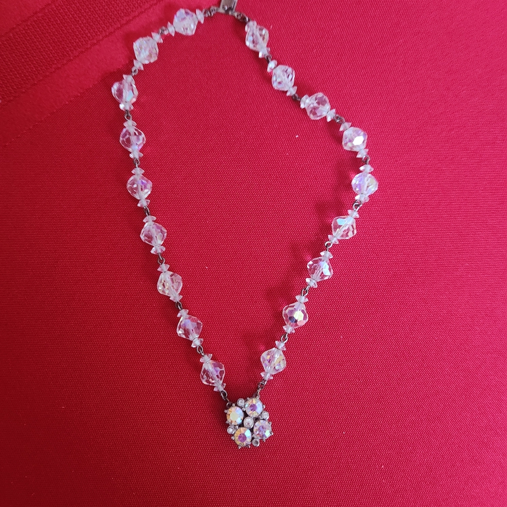Vintage Elegant Crystal Necklace with Silver Accents